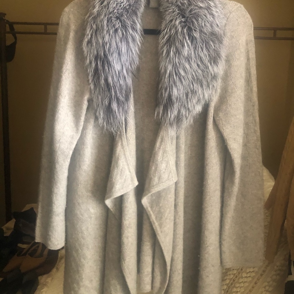 Cashmere sweater with fox collar